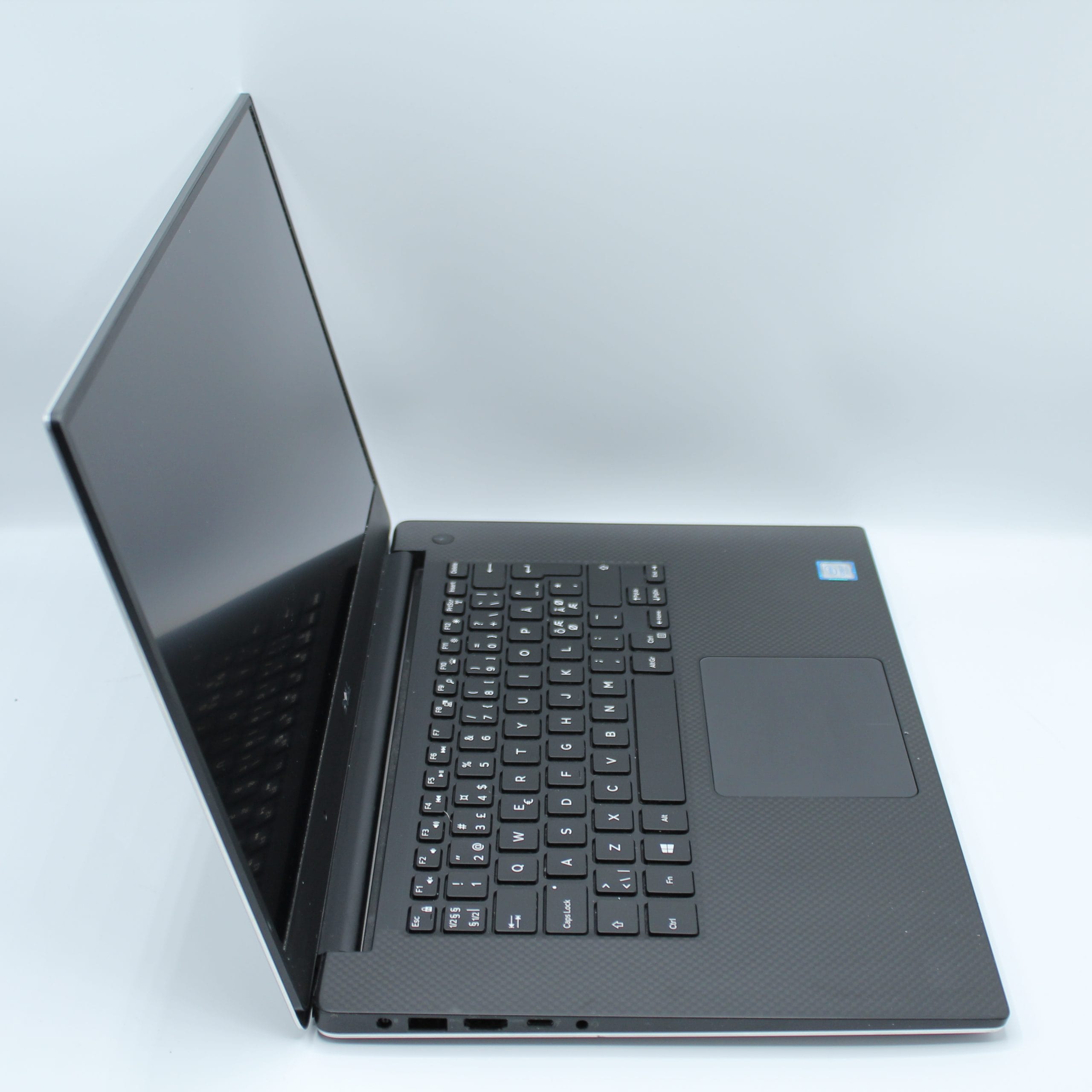 Dell XPS 15 9560 i7-7700HQ/16GB/512GB/uusi akku kannettava tietokone - Image 2