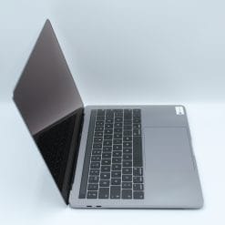 Alternative view of Apple MacBook Pro 13" 2019 i7/16GB/512GB kannettava tietokone