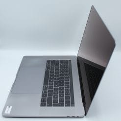 Alternative view of Apple MacBook Pro 15" 2017 i7/16GB/512GB/uusi akku kannettava tietokone